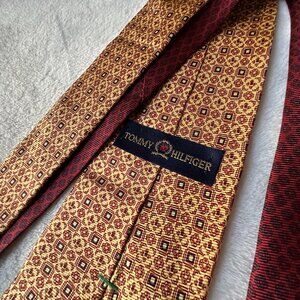 Vintage Tommy Hilfiger 100% Italian Silk Red & Gold Paisley 2 Tone Neck Tie